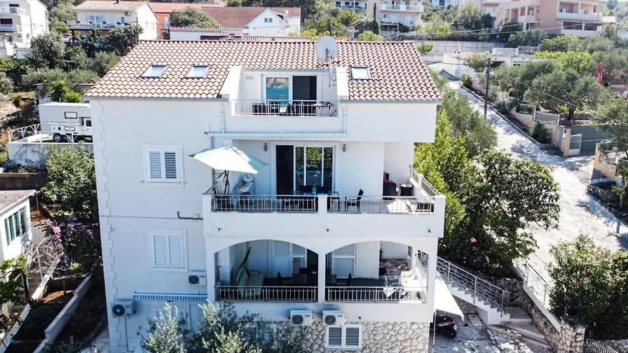 Genesis 3 Daire Trogir 0*,